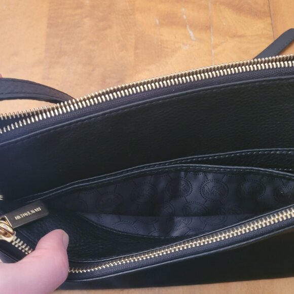 Michael Kors Black Leather Crossbody Bag - Pre-Owned - Picture 2 of 5